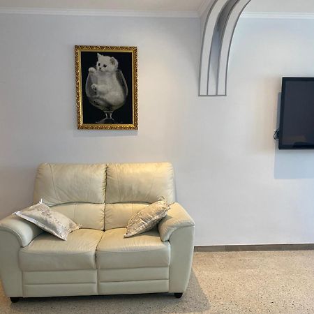 Shared Apartment! Piso Compartido! Общая Квартира! Sevilla Bagian luar foto