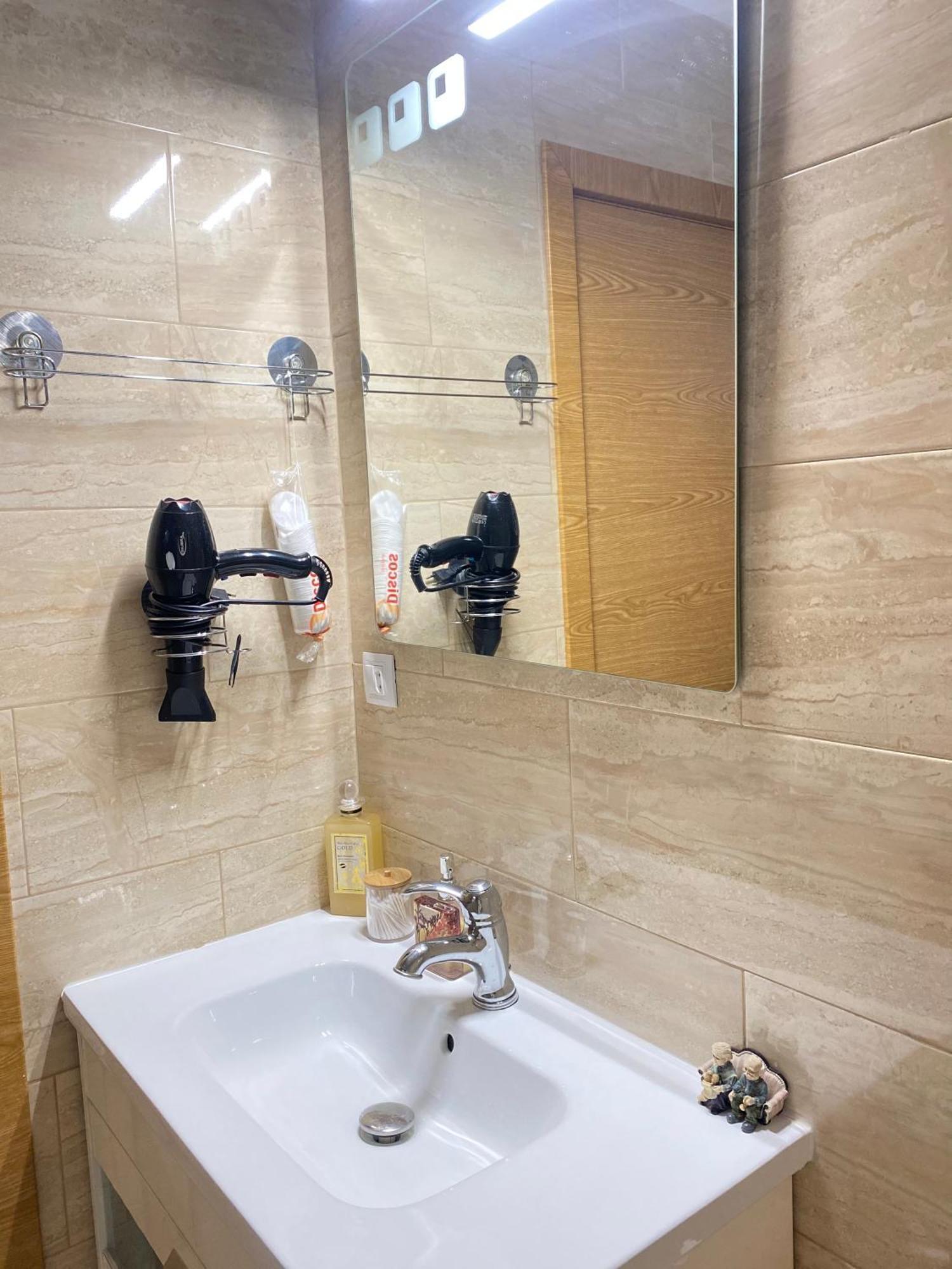 Shared Apartment! Piso Compartido! Общая Квартира! Sevilla Bagian luar foto