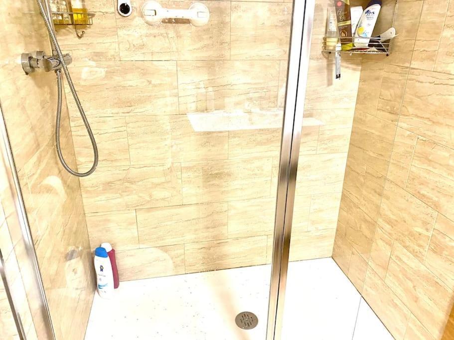 Shared Apartment! Piso Compartido! Общая Квартира! Sevilla Bagian luar foto