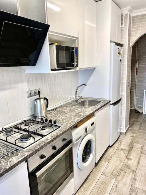 Shared Apartment! Piso Compartido! Общая Квартира! Sevilla Bagian luar foto