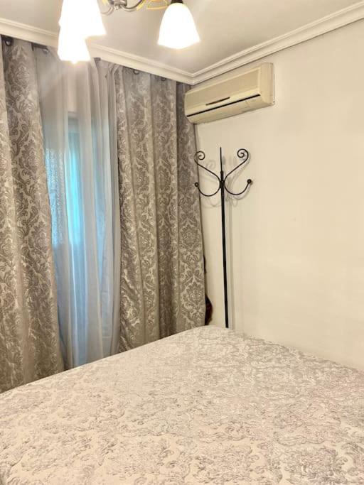 Shared Apartment! Piso Compartido! Общая Квартира! Sevilla Bagian luar foto