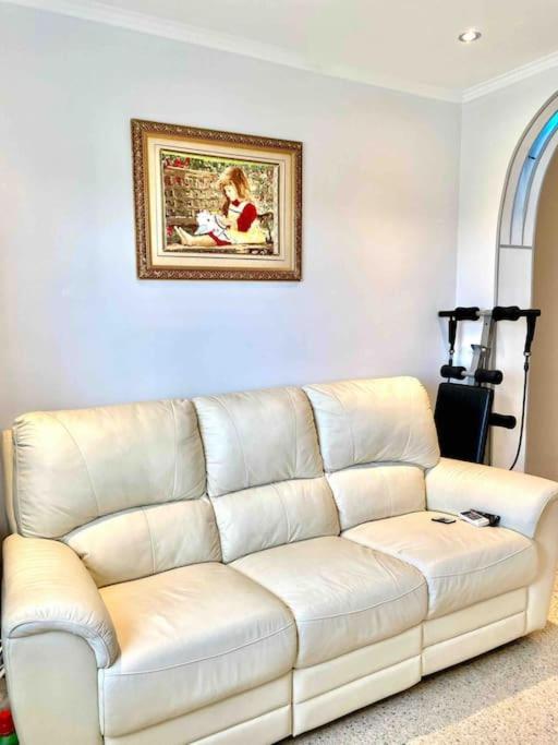 Shared Apartment! Piso Compartido! Общая Квартира! Sevilla Bagian luar foto