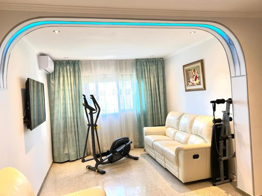 Shared Apartment! Piso Compartido! Общая Квартира! Sevilla Bagian luar foto