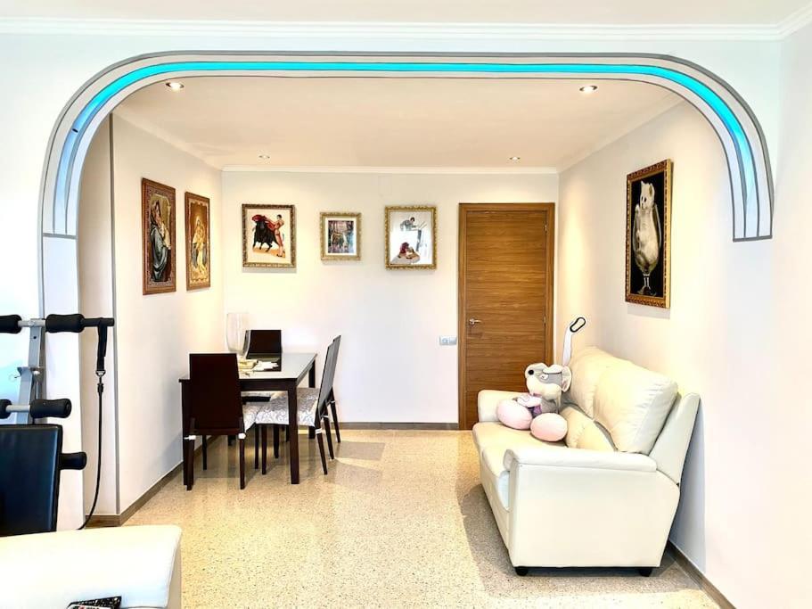 Shared Apartment! Piso Compartido! Общая Квартира! Sevilla Bagian luar foto